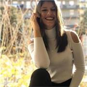 Insegnante per scuole medie e biennio superiore impartisce lezioni su materie umanistiche quali italiano ( grammatica e letteratura), storia, geografia, storia dell'arte e lingua quali spagnolo, inglese e francese. 
Diplomata al liceo linguistico con cons